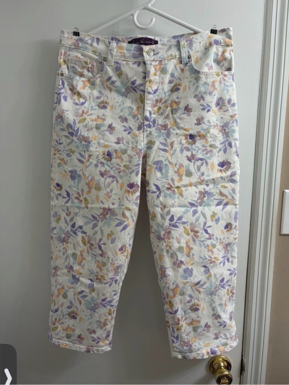 Gloria Vanderbilt White Cropped Jeans with Purple & Yellow Floral Print